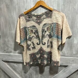 Women’s large Ginger G short sleeve top. A1